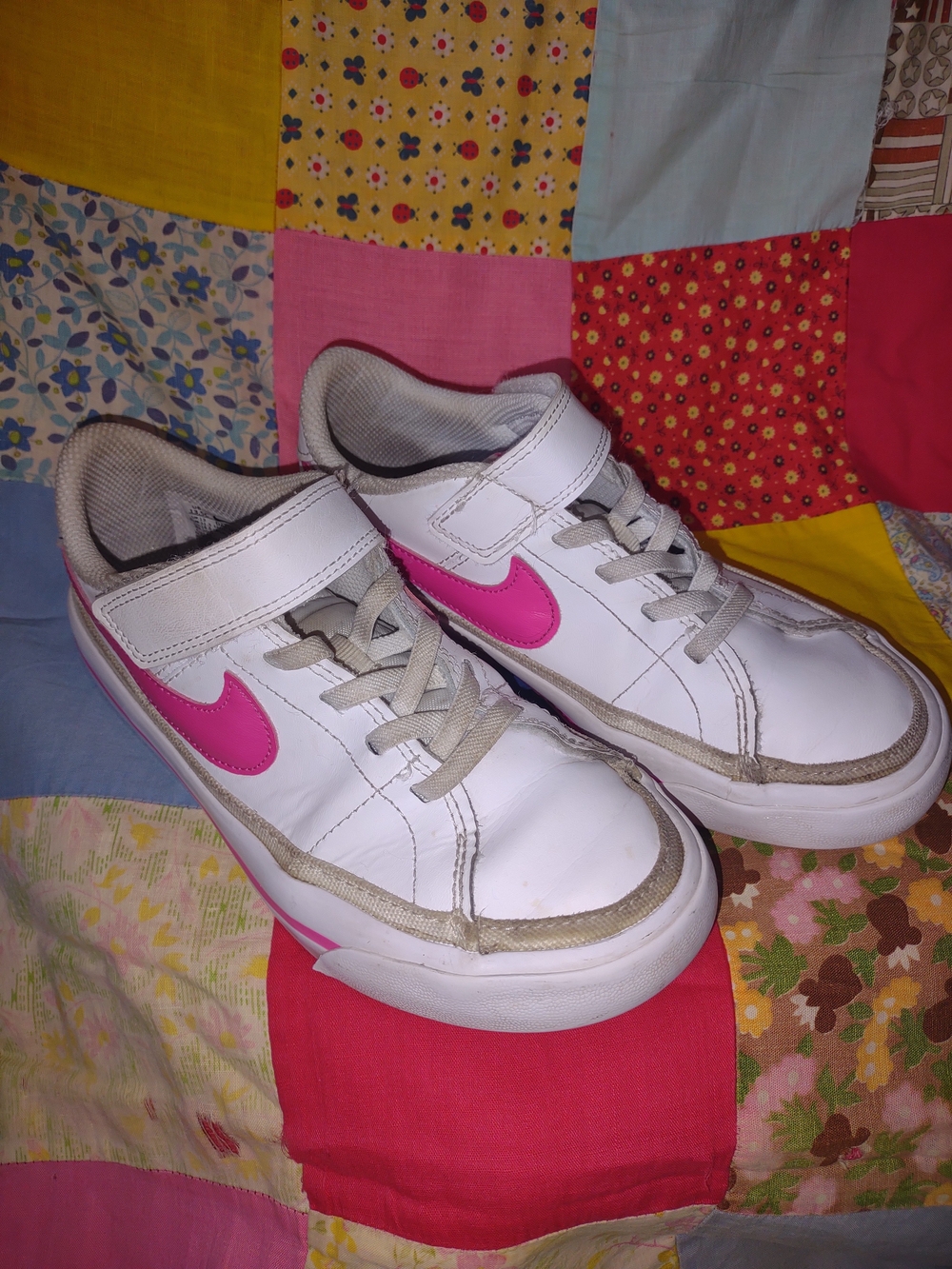 Pre-owned Girls Youth 13.5 Nike Kids' White Sneakers with Pink Swoosh